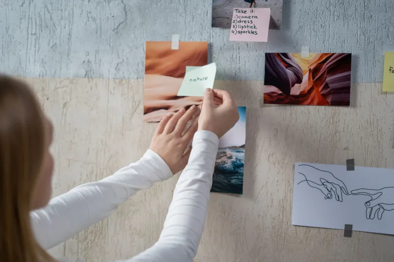 Chaos Archive: Why Your Messy Screenshot Folder Might Be Your Best Creative Asset